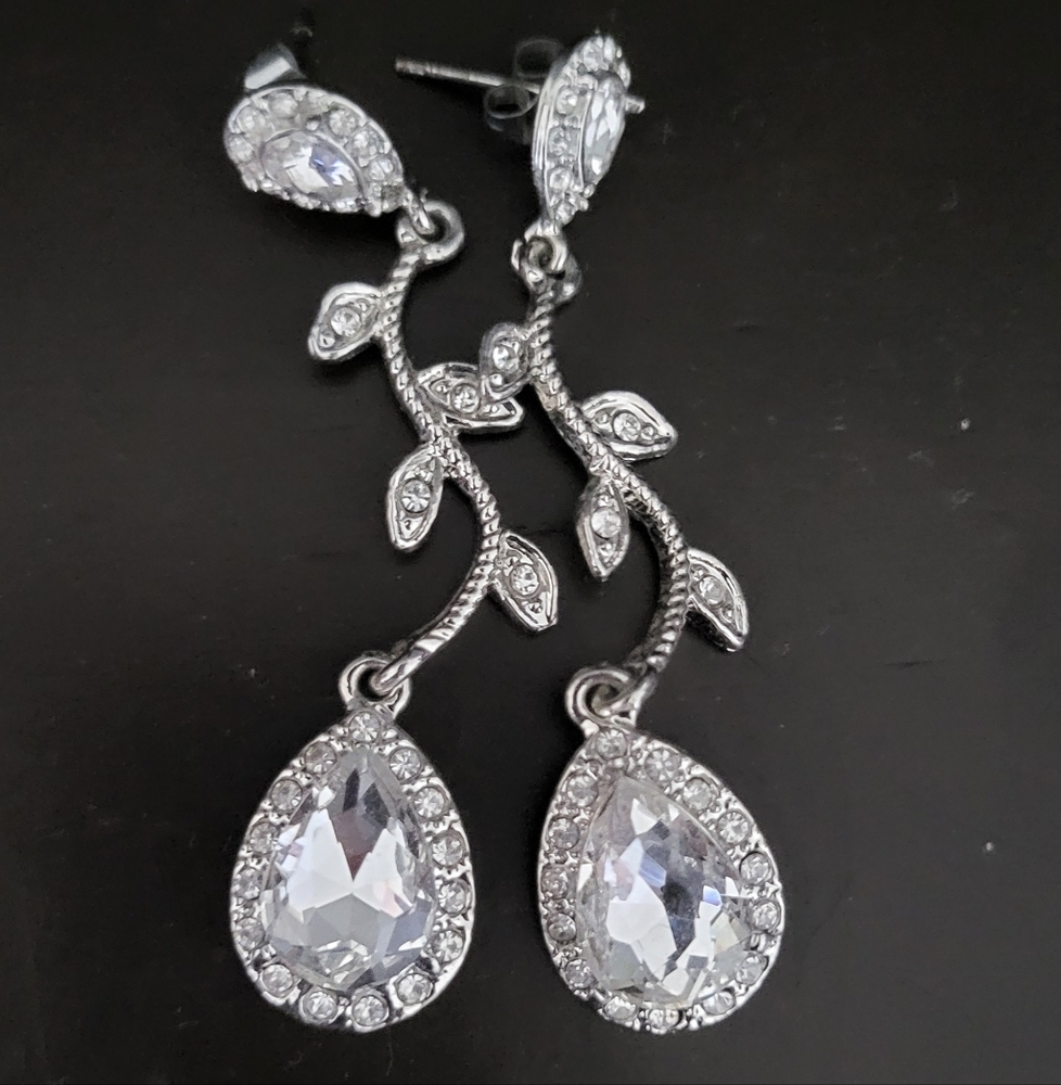 5 Items For $25 Elegant Drop Earrings